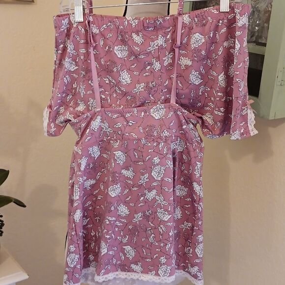 NEW. Marilyn Monroe Floral Two-Piece Pajamas with Lace Trim - Picture 4 of 11